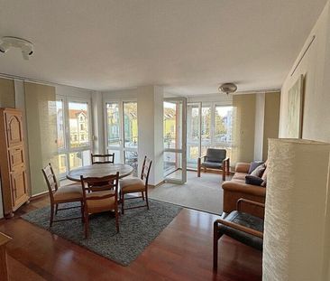 Möblierte 2-ZKB-Wohnung mit EBK, Garage und Balkon im Park Vauban - Photo 1