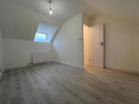 4 bedroom flat to rent - Photo 4