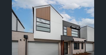 Stunning New Townhouse in Prime Pascoe Vale Location - Photo 5
