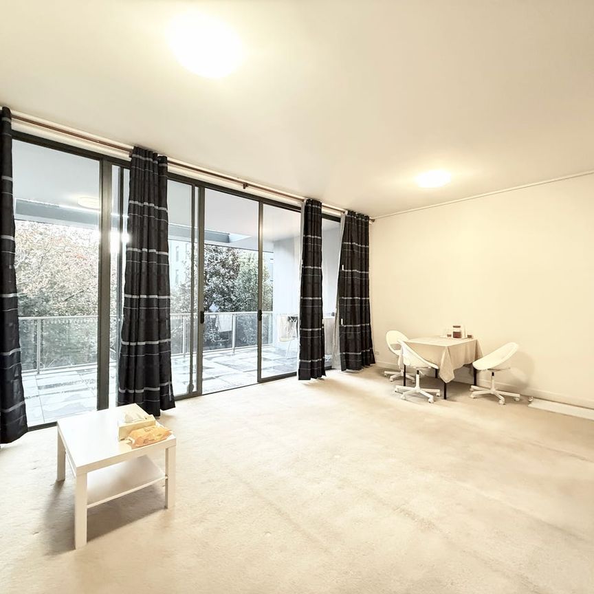 Spacious & Fully Furnished 2-Bedroom Apartment in the Heart of Rhodes - Photo 1