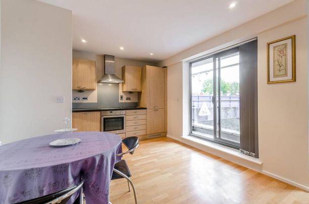 2 bedroom flat to rent - Photo 1