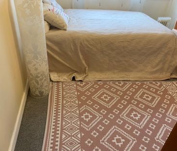 Bedsit, Montgomery, M16 - Photo 3