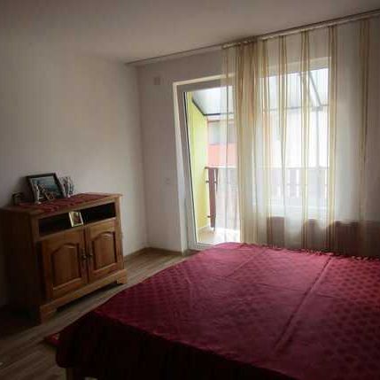 De inchiriat 3 camere, 54 mp, mobilat si utilat! Parcare! Zona Terra! - Photo 1