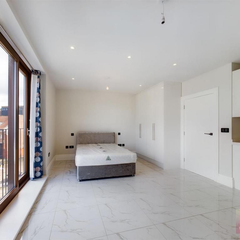 Studio to rent - Photo 1