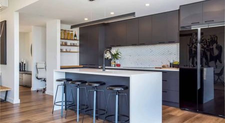 Executive living in Birkenhead - Photo 3