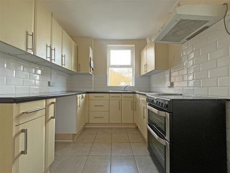 2 bedroom Terraced House to rent - Photo 5