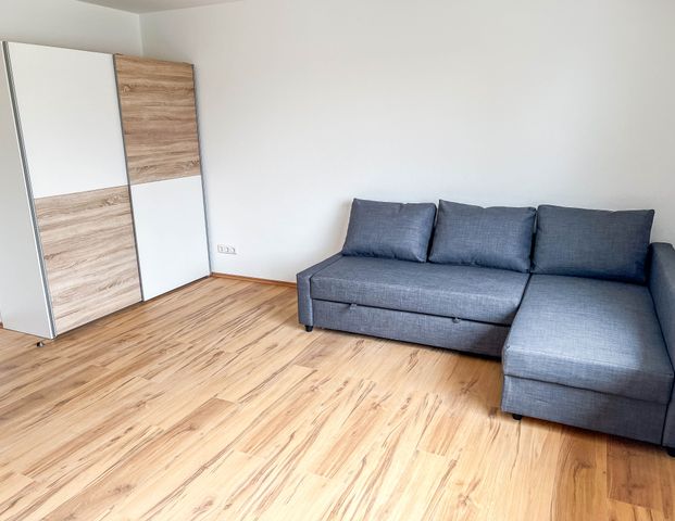 Möblierte Balkonwohnung direkt an der U3-Haltestelle - Photo 1