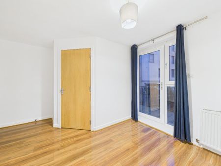 3 bedroom flat to rent - Photo 2