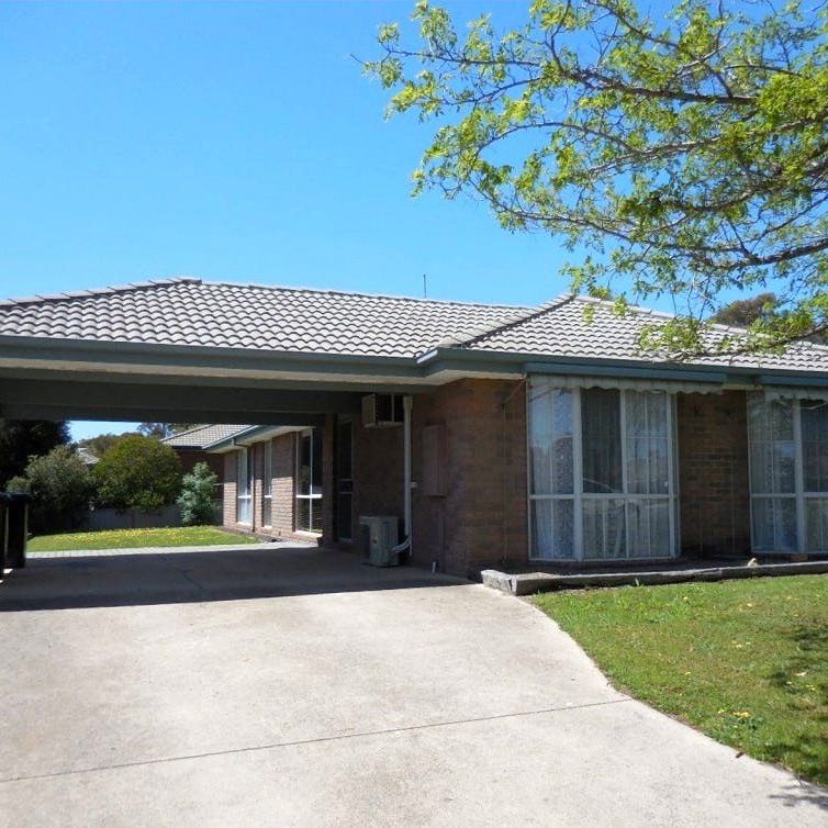 Spacious three bedroom home in Flora Hill - Photo 2