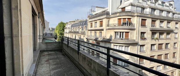 Appartement • Paris 16ème - Photo 1