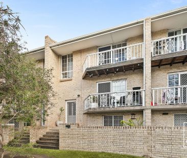 Stylish Townhouse Living In Prime Wollongong Location - Photo 5