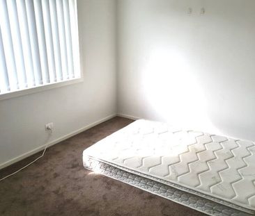 Cobblebank - Photo 1