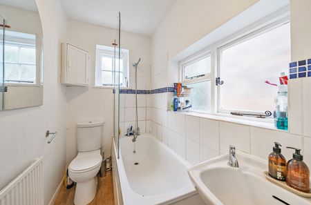 3 bedroom semi-detached house to rent - Photo 2