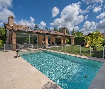 Alquiler de casa o chalet independiente en Calle de Prado del Rey, 4 - Photo 2