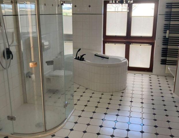 DG 4-Zi. mit 2xSP, Balkon, Sauna, EBK, Dusche und Wannenbad mit Fenster in Toplage! - Photo 1