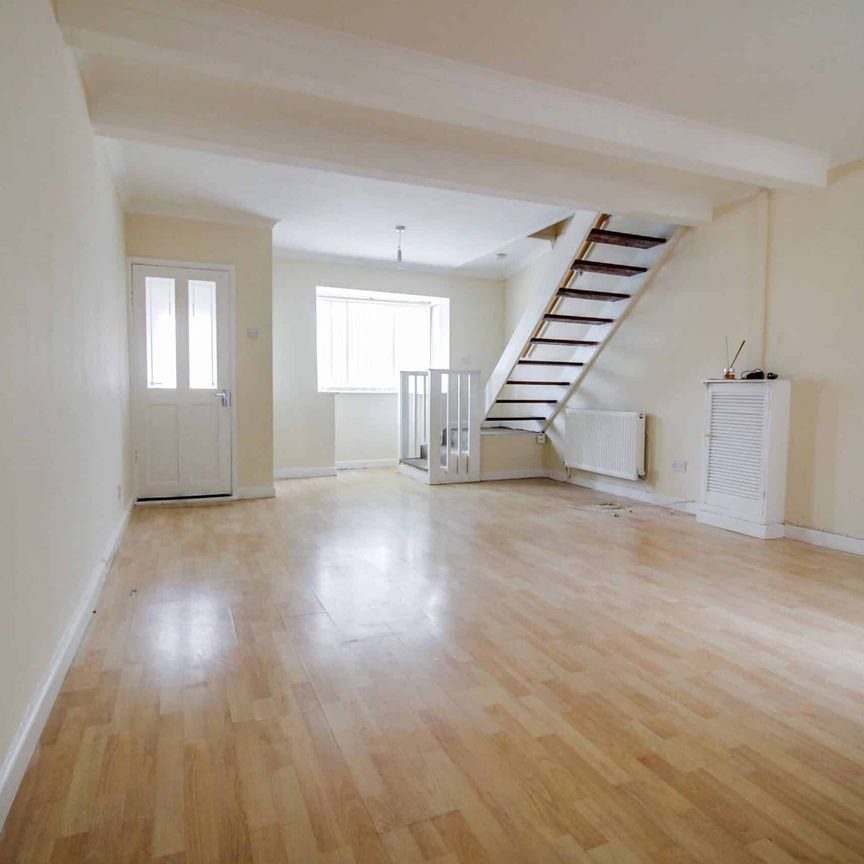 Crombey Street, Swindon, Swindon, SN1 - Photo 1