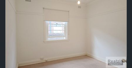 Family home in quiet location - Photo 4