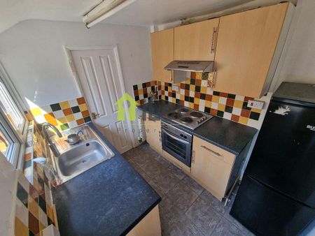 2 bedroom terraced house to rent - Photo 2
