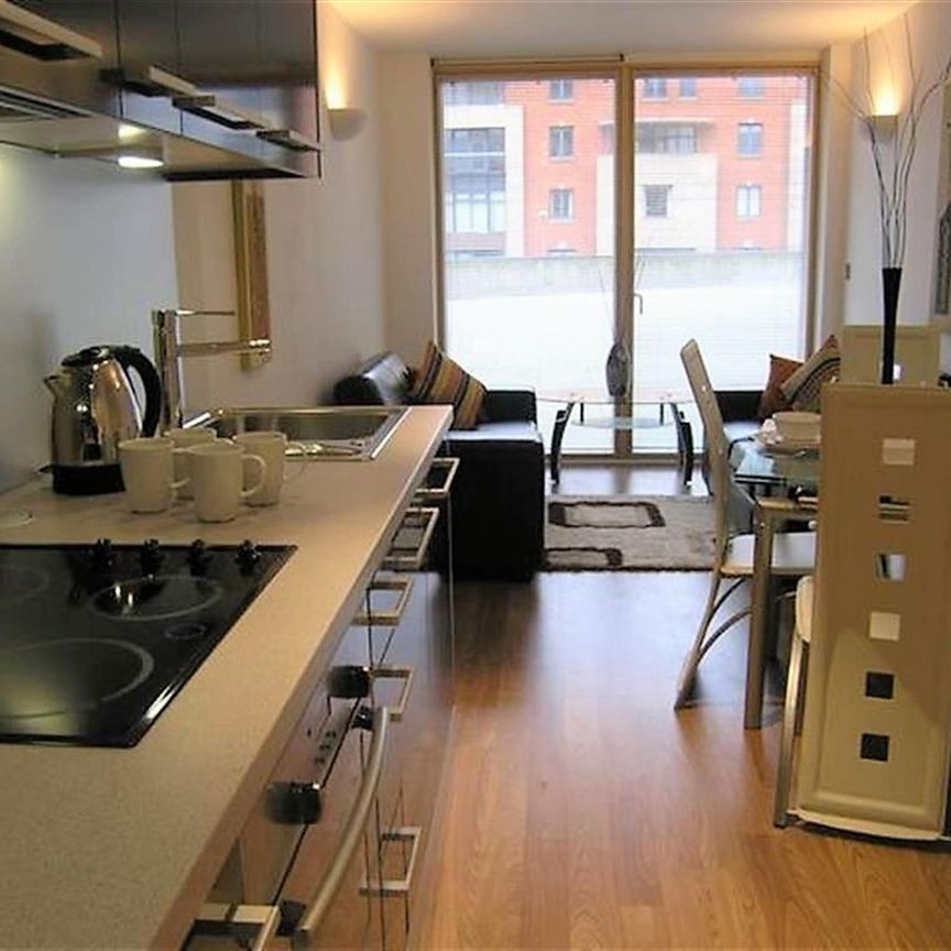 2 bedroom Flat To Let - Photo 1