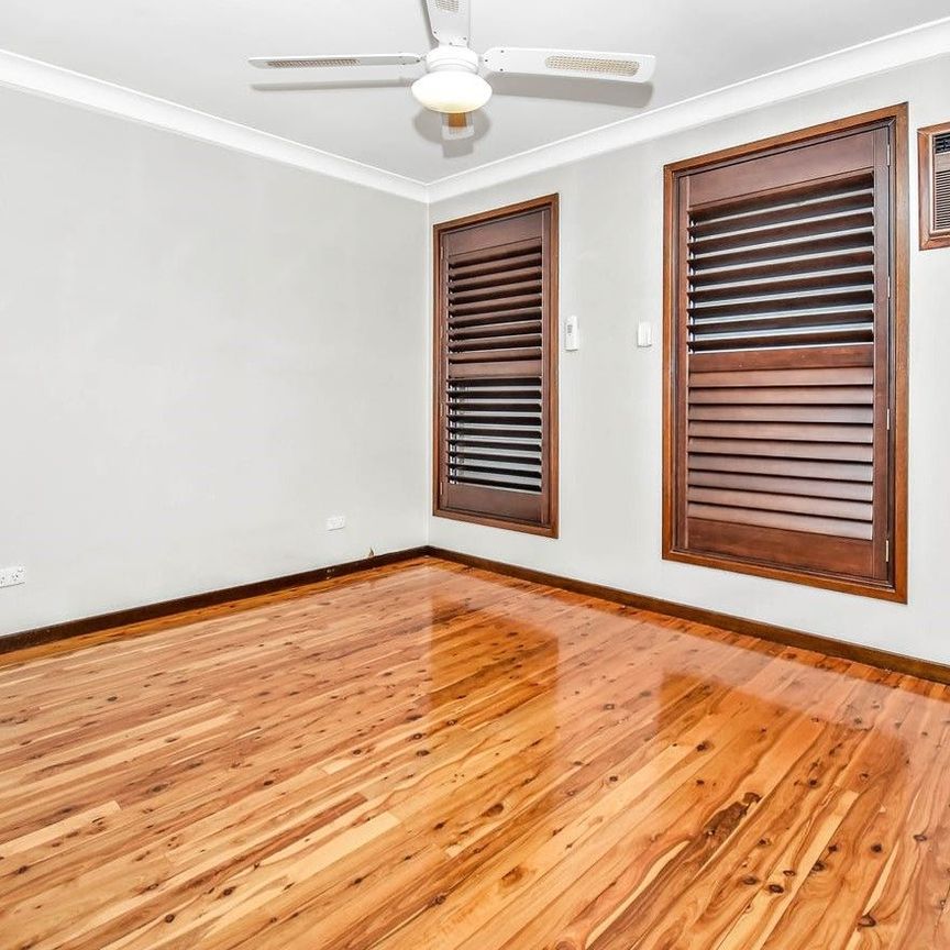 Great Sized property with a pool - Photo 1