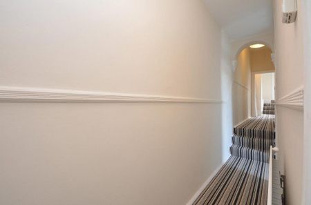 3 bedroom flat to rent - Photo 2
