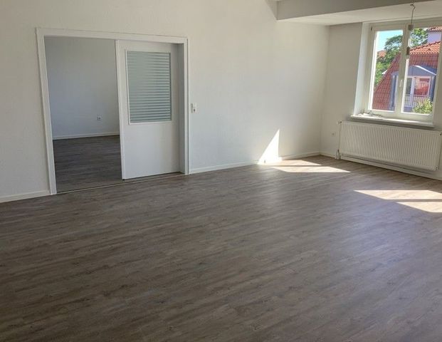 2-R-Wohnung mit Fußbodenheizung im Bad und EBK und Gäste WC - Foto 1