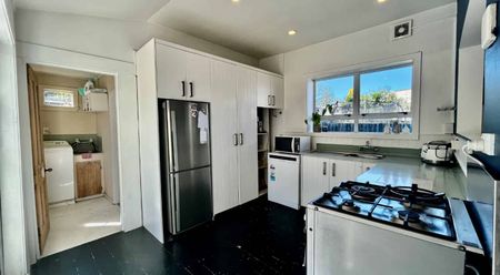 Charming Character Home in the Heart of Napier! - Photo 2