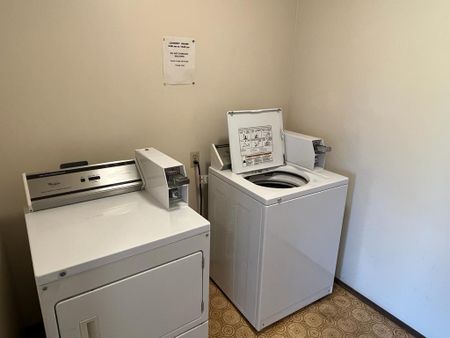 Bright 2 Bedroom Unit By Red Deer College!! - Photo 5