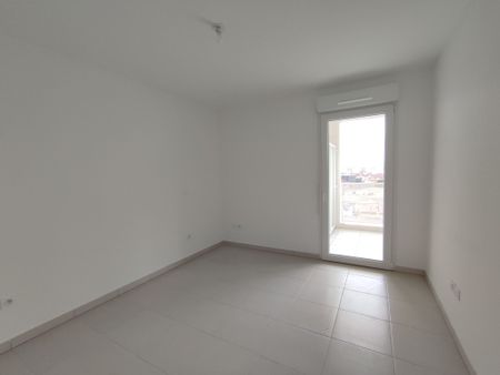 Appartement 2 pièces 38m2 MARSEILLE 15EME 766 euros - Photo 5