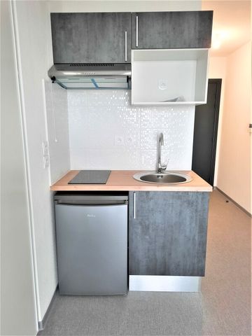 Location Appartement 1 pièce 18m² NIMES 30000 - Photo 2