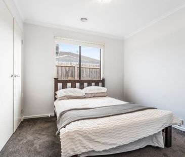 Expansive family home in established Highton - Photo 4