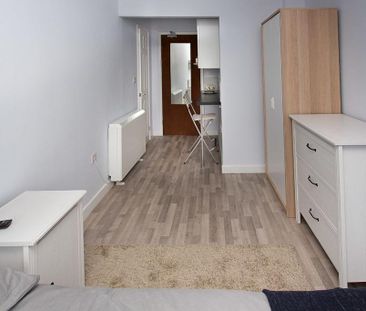 1 bedroom in a house share to rent - Photo 5