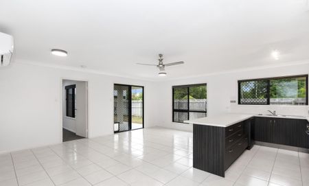 Spacious Family Living in a Quiet Street - Photo 3