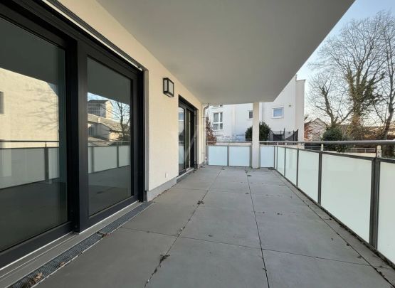 Neuwertiges Haus-in-Haus mit drei Terrassen in S-Bahn-Nähe - Photo 1