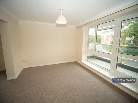 3 bedroom flat to rent - Photo 1