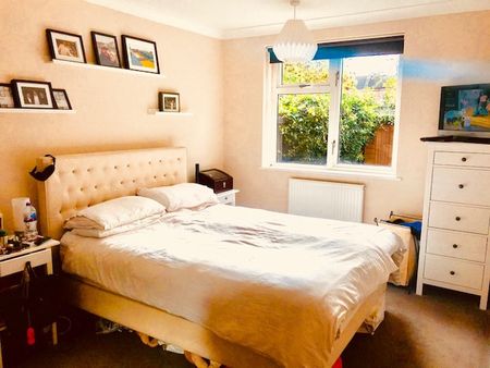 2 Bed Flat, Vermont Road, SW18 - Photo 3