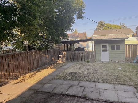 7806 21 Street Southeast, Calgary - Photo 2