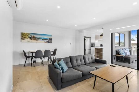 “Modern 2-Bedroom Apartment in the Heart of Mitchelton” - Photo 2