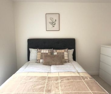 1 bedroom in a house share to rent - Photo 2