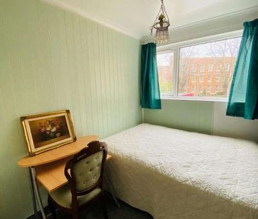 Pembroke Court, Oxford, OX4 - Photo 2