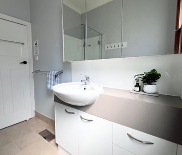 Surrey Hills - Photo 1