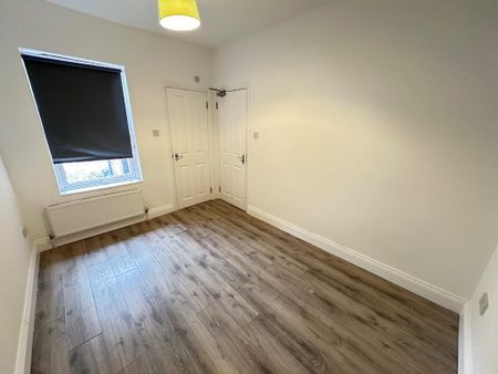 4 bedroom terraced house to rent - Photo 2