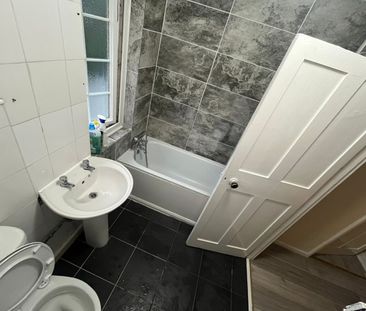 Room in a Shared House, Selby Road, N17 - Photo 3