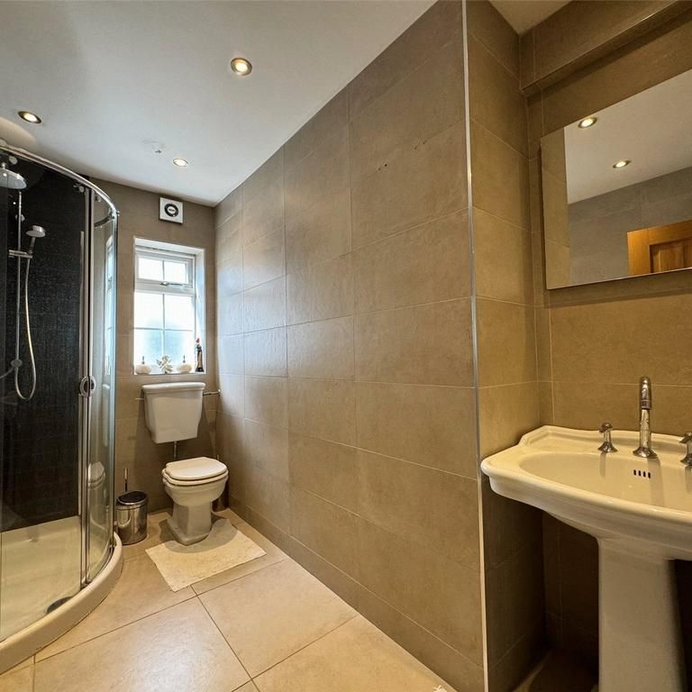 1 bedroom in a house share to rent - Photo 1