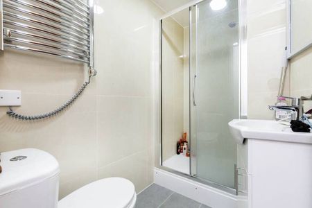 Recently Refurbished Apartment - Photo 4