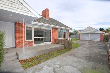 THREE BEDROOM HOME IN BURNSIDE - Photo 3