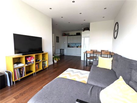 1 bedroom in London Road, Berkshire - Photo 2