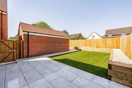 4 bedroom detached house to rent - Photo 3