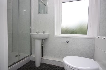 1 bedroom ground floor flat to rent - Photo 4