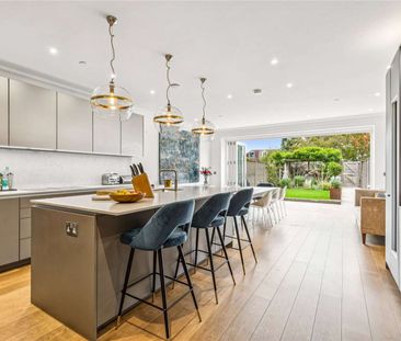 A spectacular five bedroom townhouse with garage in the heart of Ba... - Photo 5